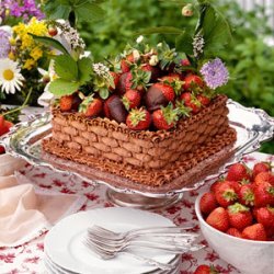 Chocolate-Strawberry Basket Cake