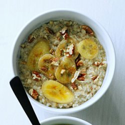 Steel-Cut Oatmeal with Toasted Pecans and Caramelized Bananas
