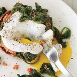 Eggs Florentine with Sun-Dried Tomato Pesto