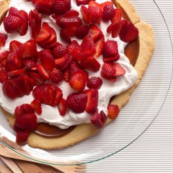 Simple Strawberry Dulce de Leche Shortbread Tart