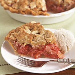 Strawberry-Rhubarb Crumble Pie