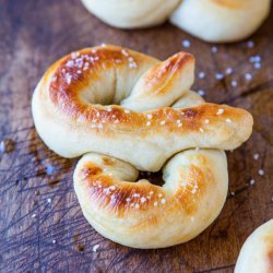 Buttery Onion Pretzels