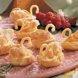 Wedding Swan Cream Puffs