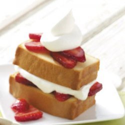 Strawberry Pound Cake Dessert