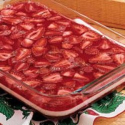 Summertime Strawberry Gelatin Salad