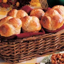 Basil Cloverleaf Rolls