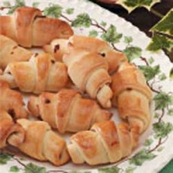 Bacon-Onion Crescent Buns