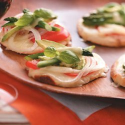 Veggie-Cheese Mini Pizzas