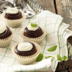 Chocolate-Mint Cookie Cups