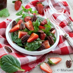 Spinach Salad with Strawberry Vinaigrette