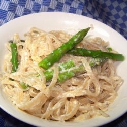 Fettuccine With Fresh Asparagus and Lemon Cream