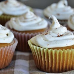 Vegan Golden Vanilla Cupcakes