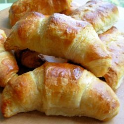 Traditional Buttery French Croissants for Lazy Bistro Breakfasts