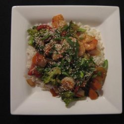 Sweet and Sour Stir-Fry Shrimp With Broccoli and Red Bell Pepper