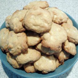 White Chocolate Chunk Macadamia Cookies