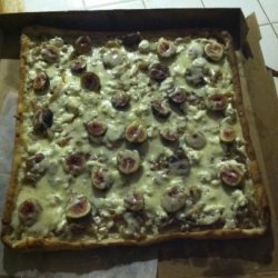 Fresh Fig, Caramelized Onion and Goat Cheese Gourmet Pizza