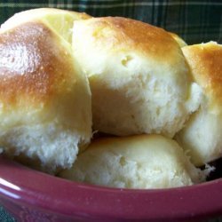 Heavenly Light Dinner Rolls (abm)