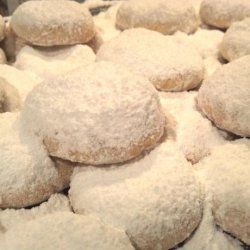 Kourambiedes (A Greek Christmas Cookie)